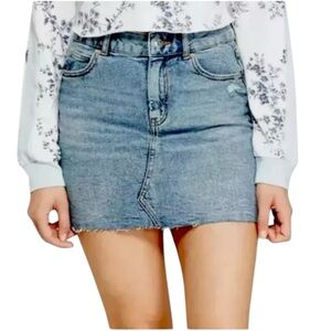 NWT Wild Fable Women’s Size 8 Denim Mini Skirt Raw Hem Distressed 5 Pocket Blue